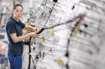 RFID tracking for automotive industry