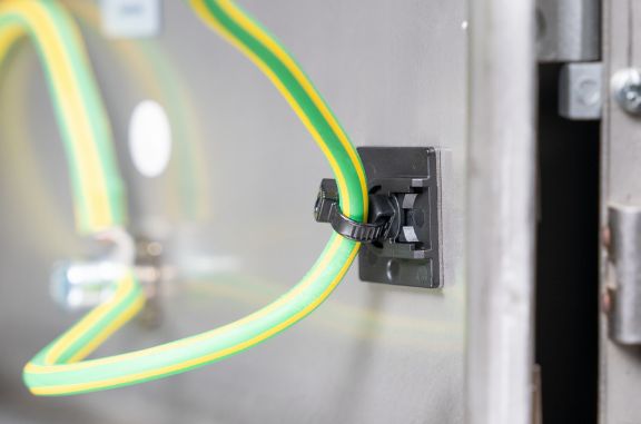 rotatable swivel mount
