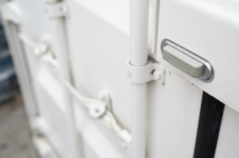 Extremely Robust RFID hard tags