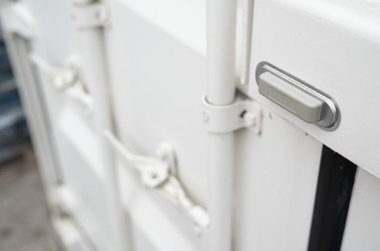 Extremely Robust RFID hard tags