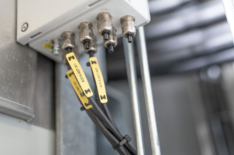 Flexible and yet robust: TIPTAG PU cable tags.