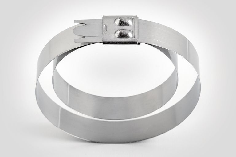 HellermannTyton offers various stainless steel cable ties: particularly popular on ships, in tunnels, mines and in the petrochemical industrie.