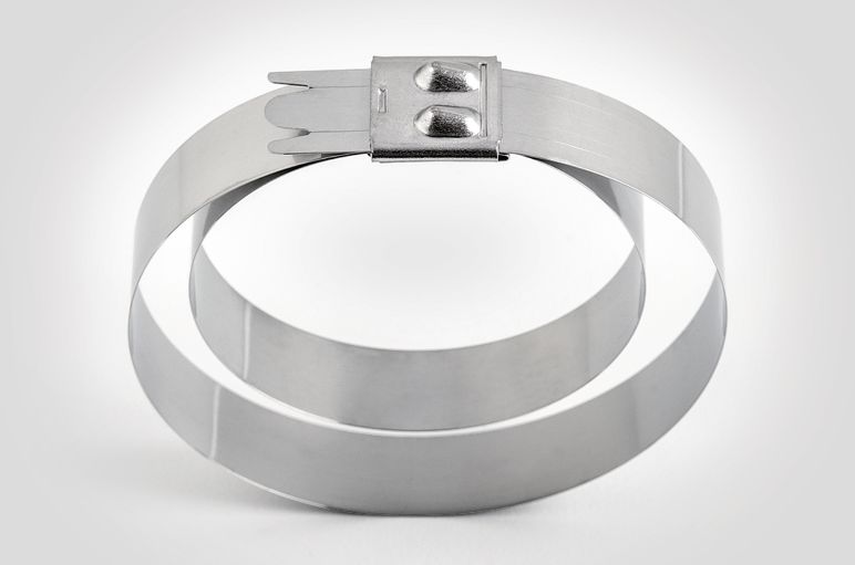 HellermannTyton offers various stainless steel cable ties: particularly popular on ships, in tunnels, mines and in the petrochemical industrie.