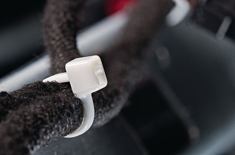 In the event of fire, T-series cable ties reduce smoke generation.