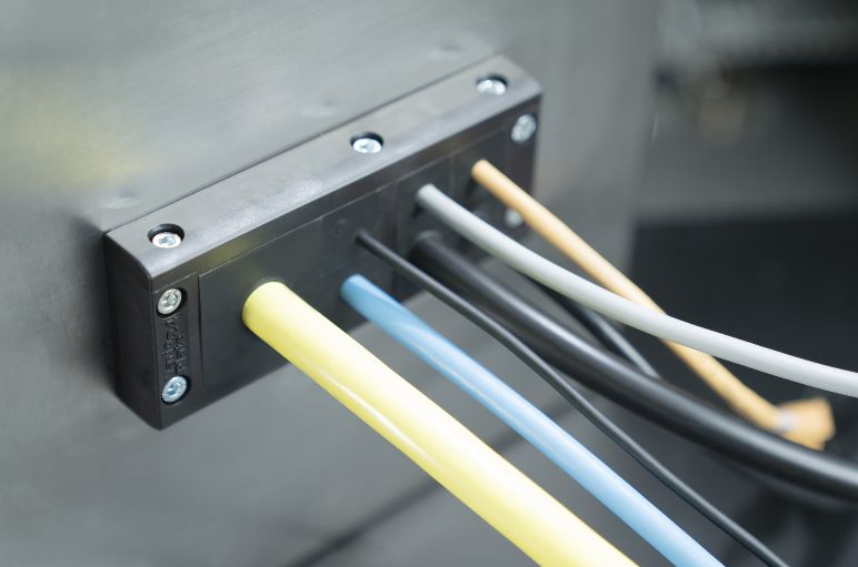 Cable entry plate VarioPlate modular for up to 42 cables with just one frame